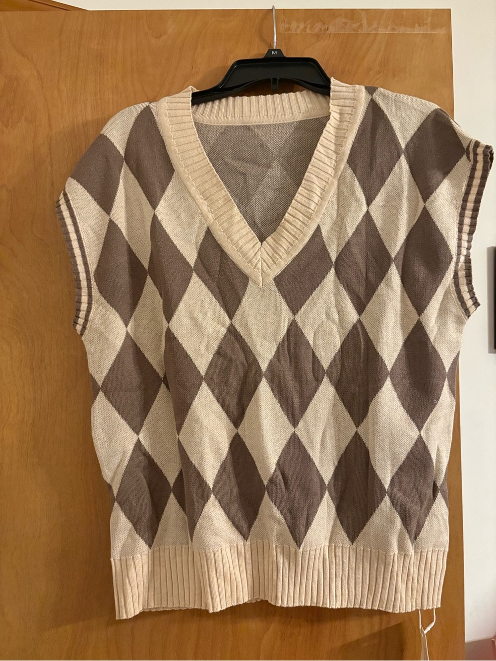 Diamond Argyle women’s cap sleeve knit sweater – Cream and Brown